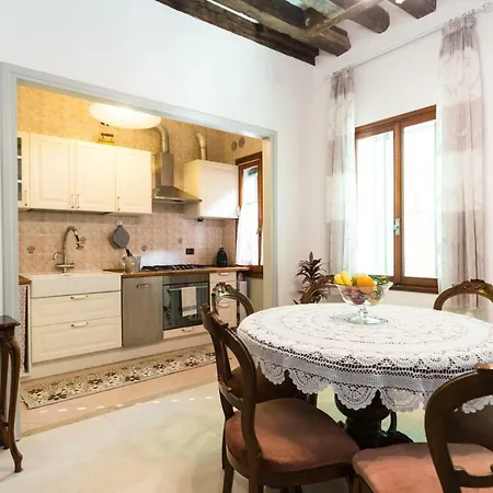 Camargherite Apartment